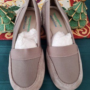 Skechers Relaxed FIT Memory Foam Sz 6